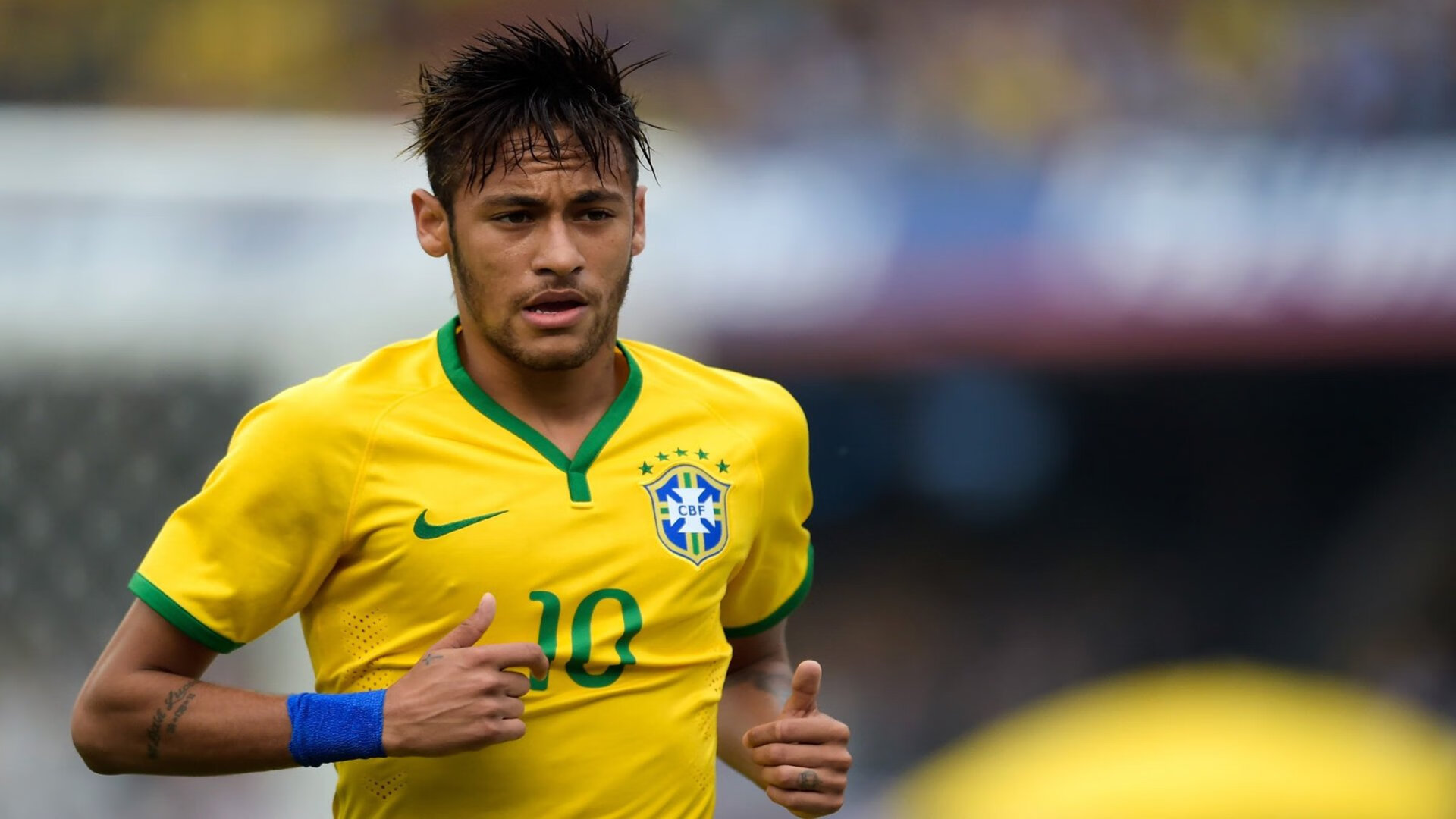 “简阳文体中心:羽毛球决赛进入白热化阶段,紧张刺激”